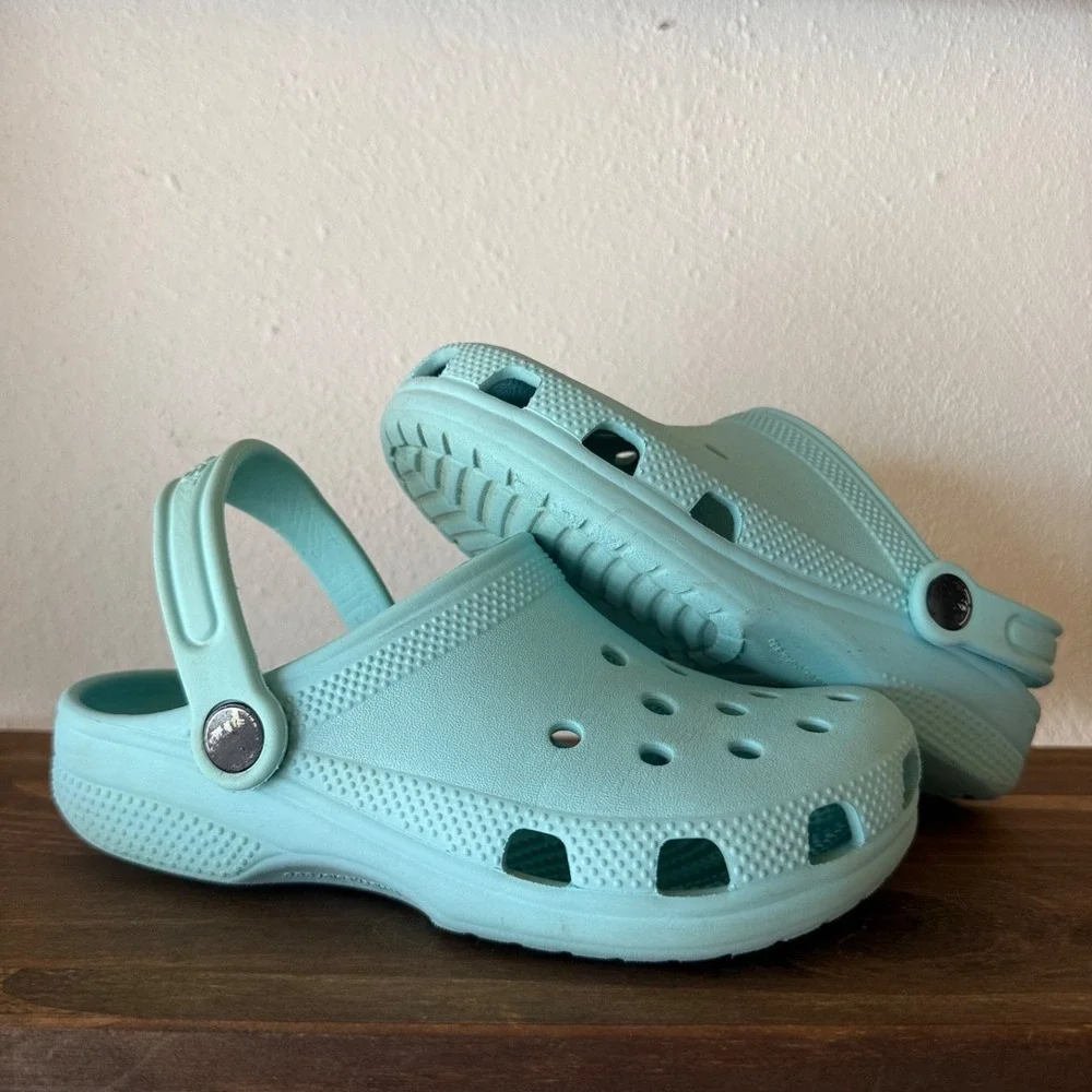 Crocs Classic Clog Mint Green Aqua Size J2 Kids Youth Slip On Shoes